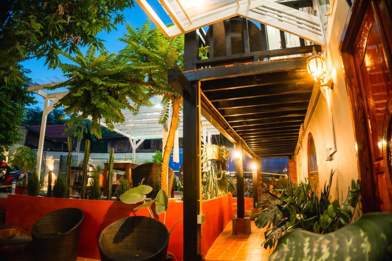 La Casa De Jardin Hostel Luang Prabang Exterior photo