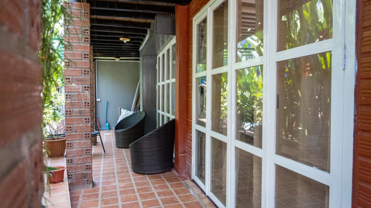 La Casa De Jardin Hostel Luang Prabang Exterior photo