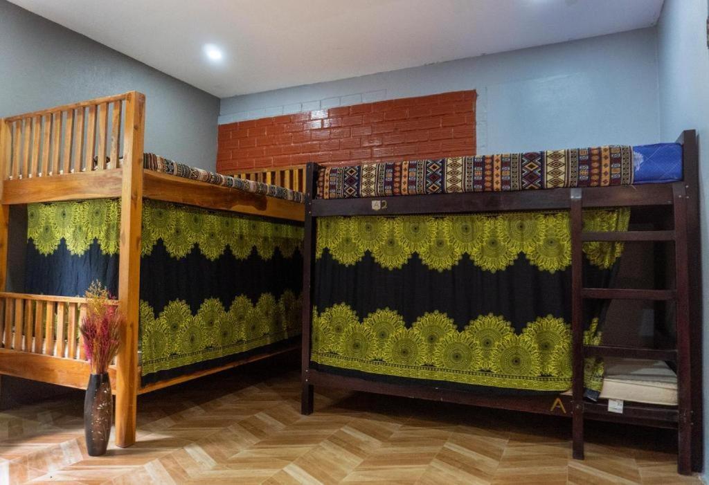 La Casa De Jardin Hostel Luang Prabang Exterior photo